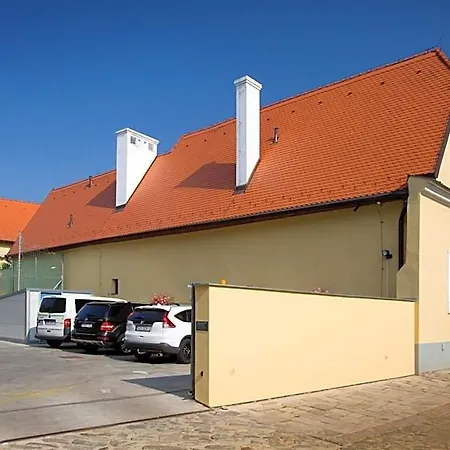 Lahofer 3*